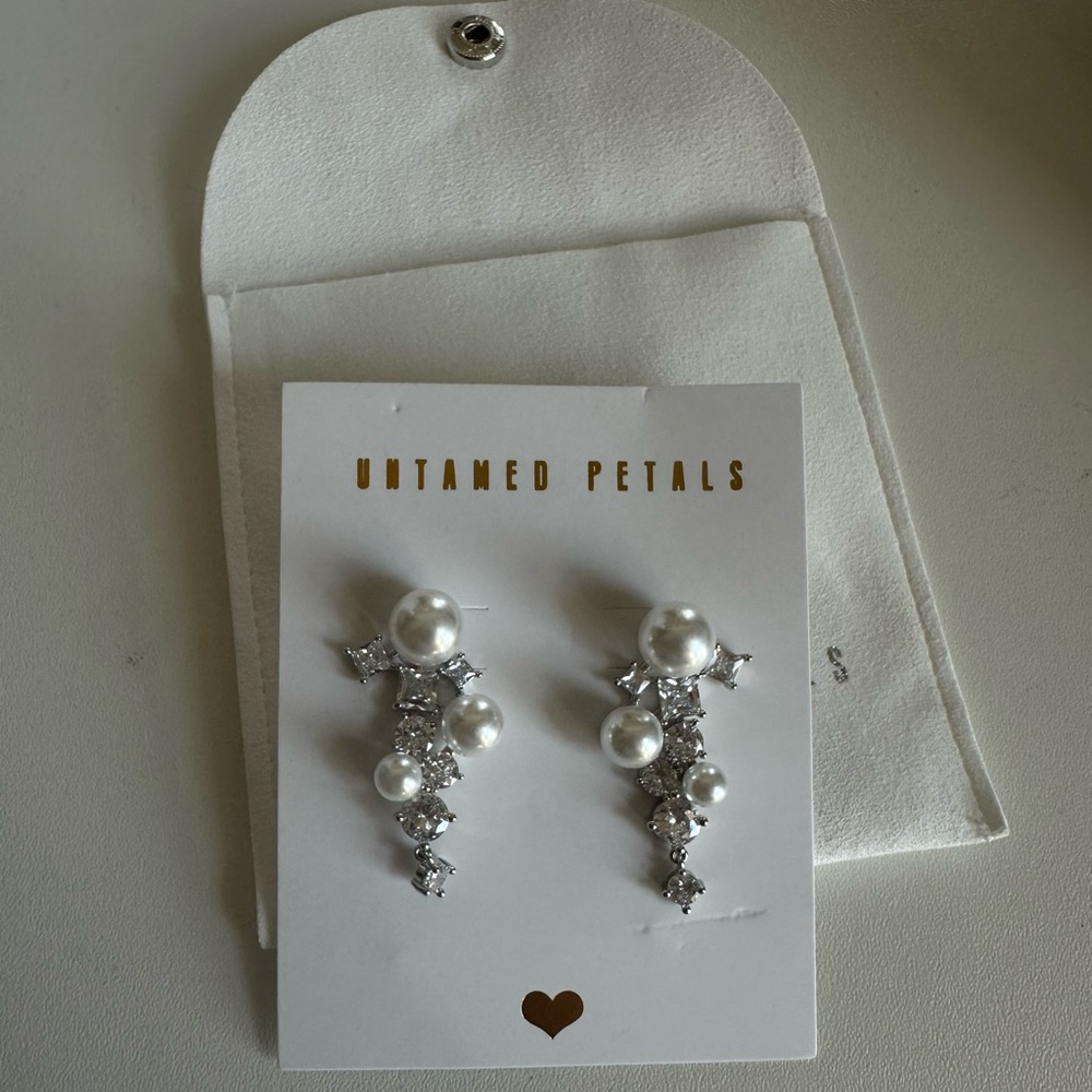 UNTAMED PETALS BY AMANDA JUDGE Pearl and Silver Earrings